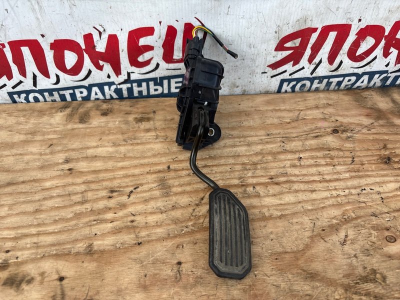 Педаль газа TOYOTA PRIUS NHW20 1NZ-FXE (б/у)