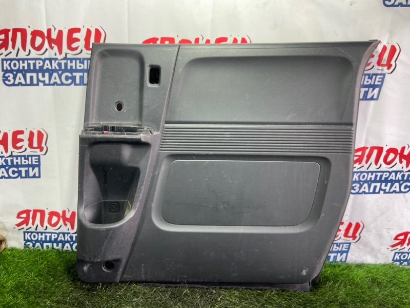 Обшивка двери HONDA FREED GB3 L15A задняя правая (б/у)