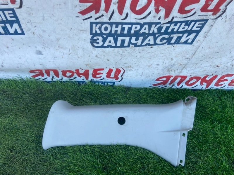 Накладка на стойку кузова TOYOTA ESTIMA AHR10 2AZ-FXE правая (б/у)