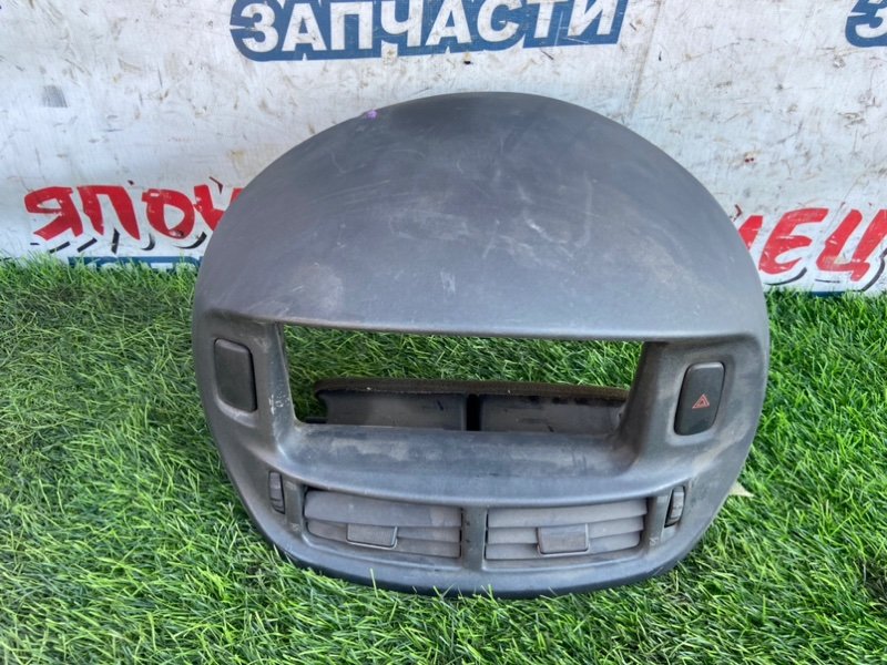 Консоль магнитофона TOYOTA ESTIMA AHR10 2AZ-FXE (б/у)