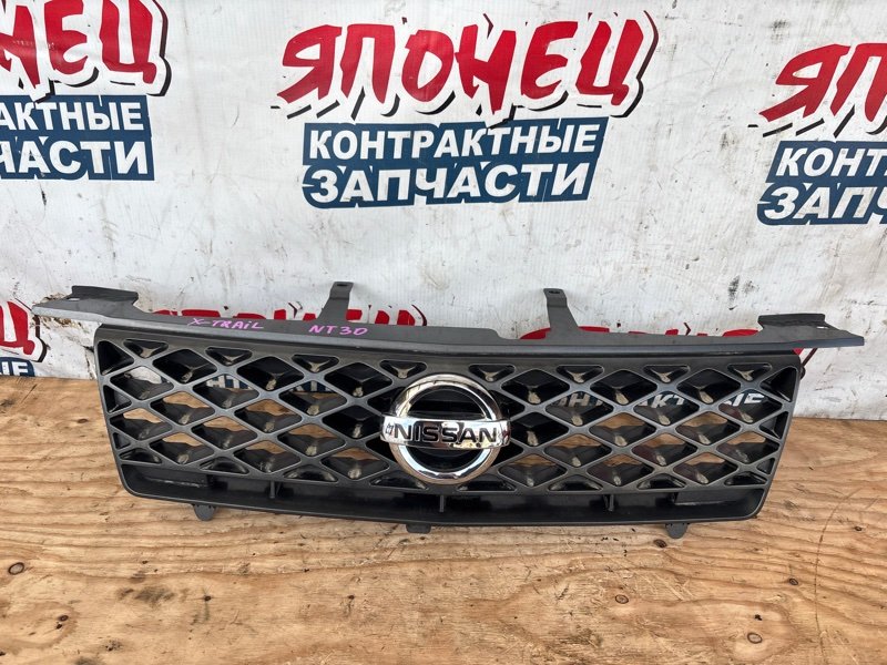 Решетка радиатора NISSAN X-TRAIL NT30 QR20DE 2003 (б/у)