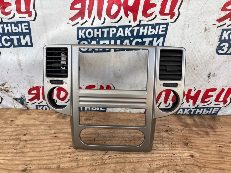 Консоль магнитофона NISSAN X-TRAIL NT30 QR20DE 2005 (б/у)