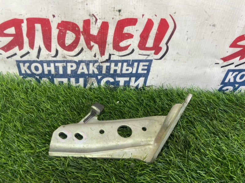 Кронштейн ролика раздвижной двери TOYOTA LITE ACE KR52 7K-E задний левый (б/у)