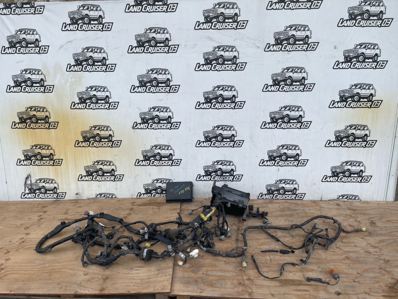 Блок предохранителей под капот TOYOTA LAND CRUISER HDJ100 1HD-FTE (б/у)