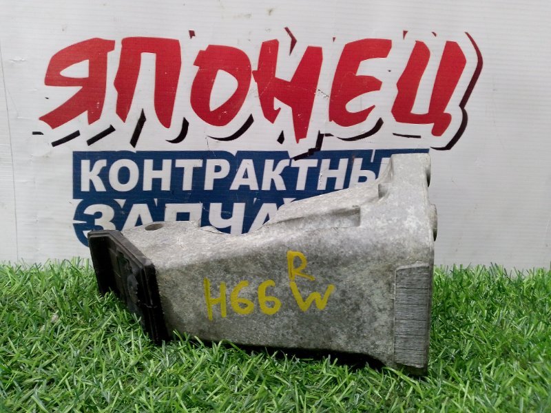 Кронштейн опоры двигателя MITSUBISHI PAJERO IO H66W 4G93 правый (б/у)