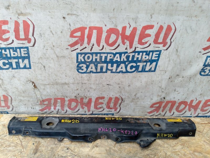 Планка радиатора TOYOTA PRIUS NHW20 1NZ-FXE 2004 (б/у)