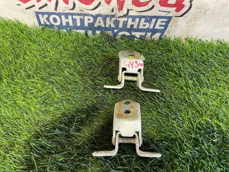 Петля двери MAZDA ATENZA GY3W L3VE передняя правая (б/у)