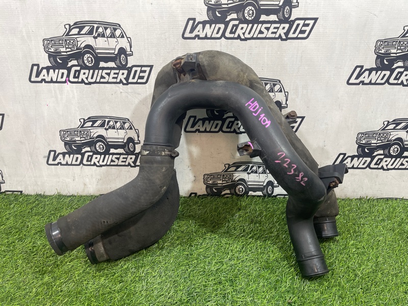 Патрубок интеркулера TOYOTA LAND CRUISER HDJ101 1HD-FTE (б/у)