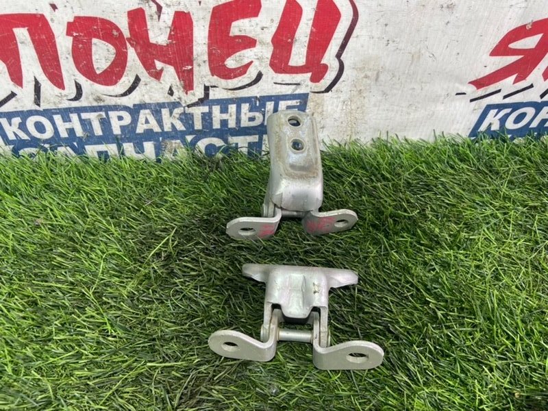 Петля двери TOYOTA IQ KGJ10 1KR-FE передняя правая (б/у)