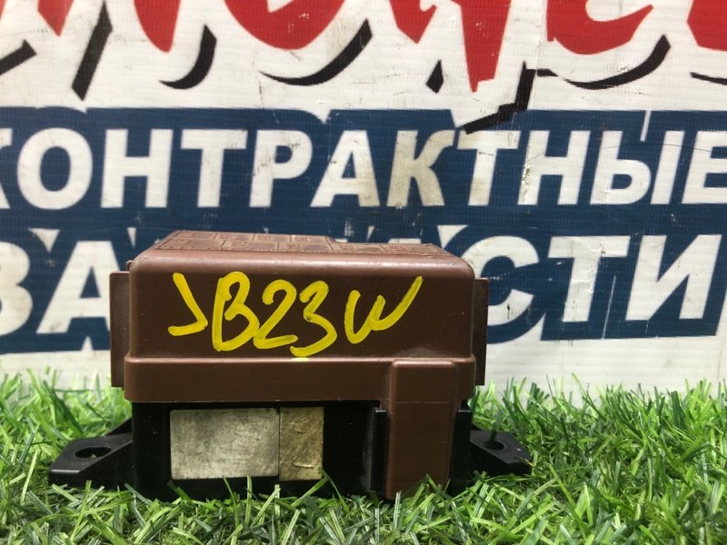Блок предохранителей под капот SUZUKI JIMNY JB23W K6AT (б/у)