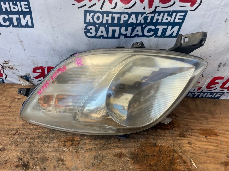 Фара TOYOTA VITZ NCP95 2NZ-FE правая (б/у)