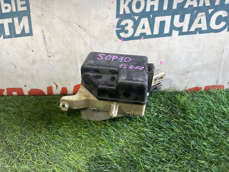 Блок предохранителей под капот TOYOTA VITZ SCP10 1SZ-FE (б/у)