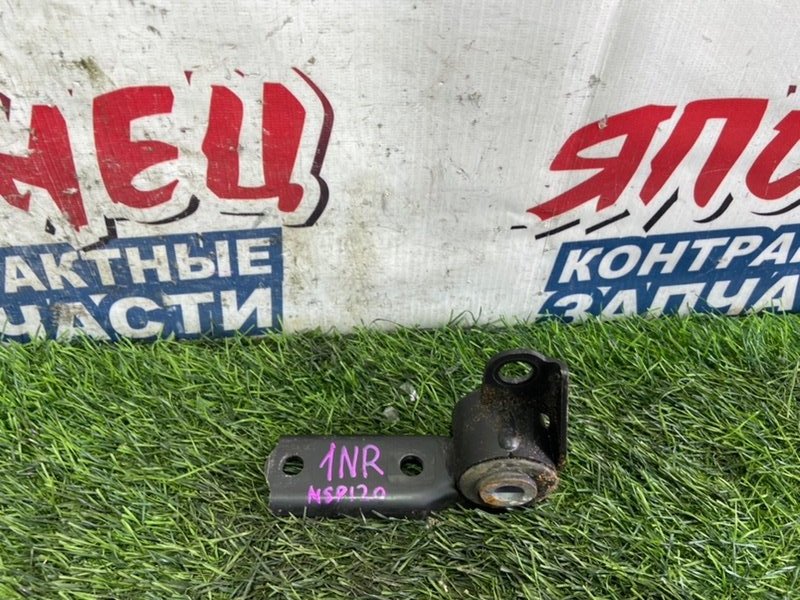 Кронштейн опоры двигателя TOYOTA RACTIS NSP120 1NR-FE задний (б/у)