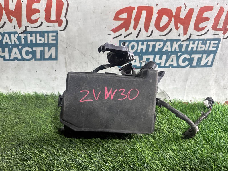 Блок предохранителей под капот TOYOTA PRIUS ZVW30 2ZR-FXE (б/у)