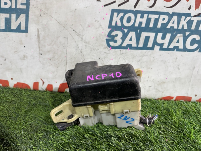 Блок предохранителей под капот TOYOTA VITZ NCP10 2NZ-FE (б/у)