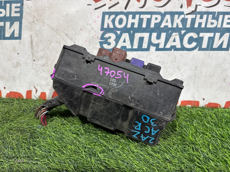 Блок предохранителей под капот TOYOTA ESTIMA ACR30 2AZ-FE (б/у)