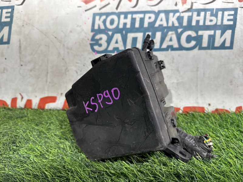 Блок предохранителей под капот TOYOTA VITZ KSP90 1KR-FE (б/у)