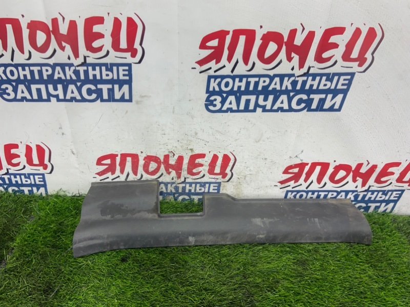 Накладка на порог TOYOTA WISH ZNE10 1ZZ-FE правая (б/у)