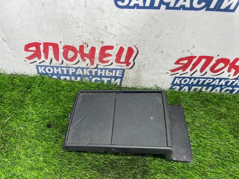 Подстаканник TOYOTA WISH ZNE10 1ZZ-FE (б/у)