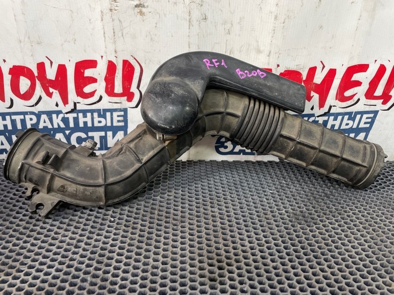 Патрубок воздушного фильтра HONDA STEPWGN RF1 B20B 2000 (б/у)