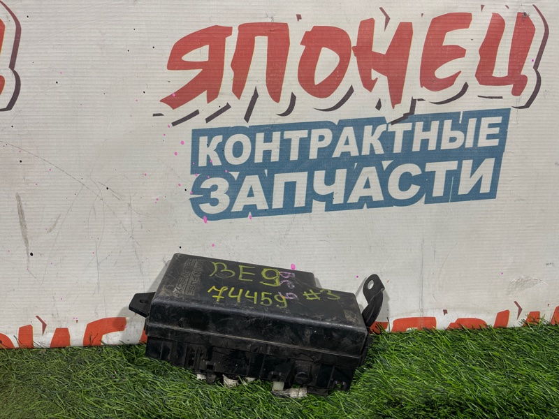 Блок предохранителей под капот SUBARU LEGACY BE9 EJ254 (б/у)
