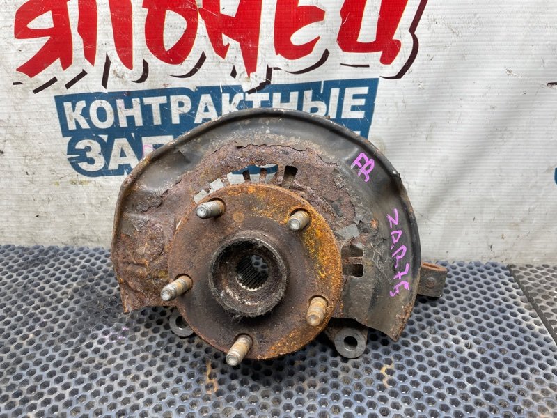 Ступица TOYOTA VOXY ZRR75 3ZR-FAE передняя правая (б/у)