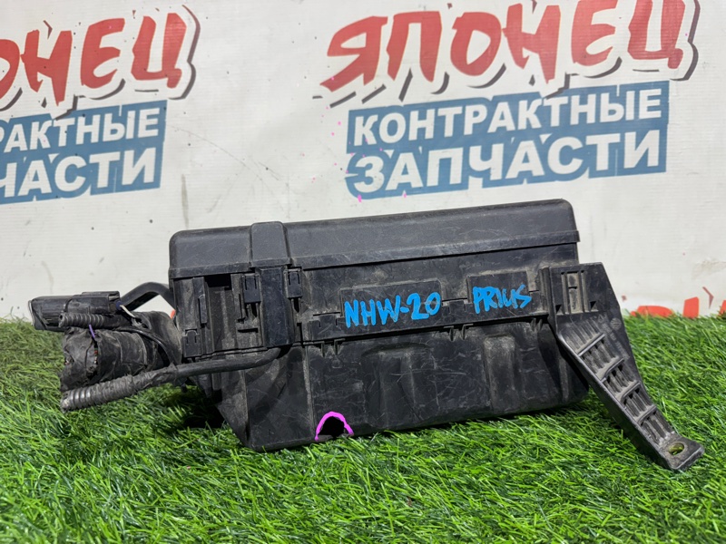 Блок предохранителей под капот TOYOTA PRIUS NHW20 1NZ-FXE (б/у)