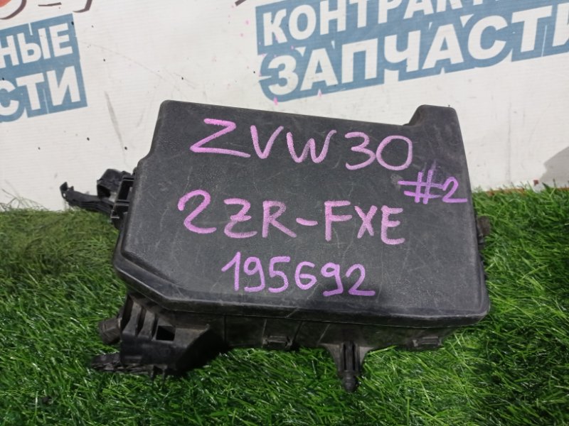 Блок предохранителей под капот TOYOTA PRIUS ZVW30 2ZR-FXE (б/у)