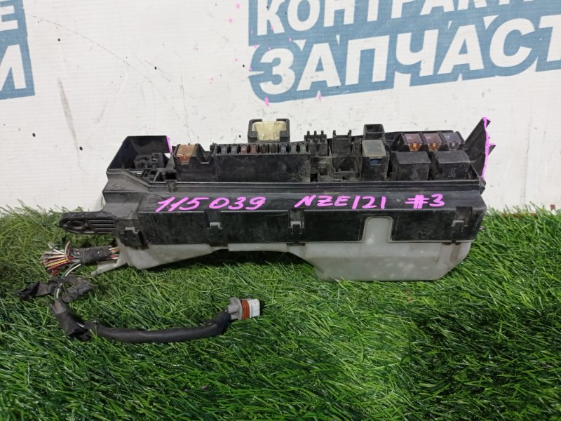 Блок предохранителей под капот TOYOTA COROLLA RUNX NZE121 1NZ-FE (б/у) Блок предохранителей под капот TOYOTA COROLLA RUNX NZE121 1NZ-FE (б/у)