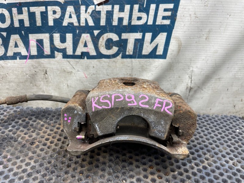 Суппорт TOYOTA BELTA KSP92 1KR-FE передний правый (б/у)