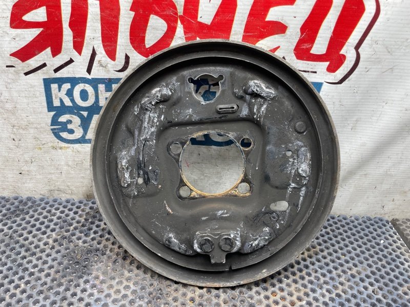 Щиток тормозного механизма TOYOTA RACTIS NCP100 1NZ-FE задний правый (б/у)