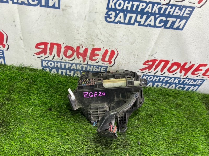 Блок предохранителей под капот TOYOTA WISH ZGE20 2ZR-FAE (б/у)