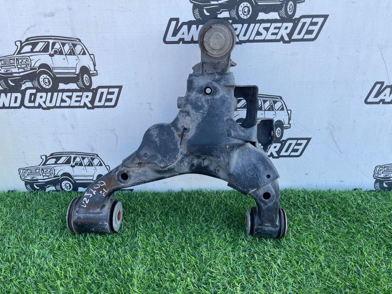 Рычаг нижний TOYOTA LAND CRUISER UZJ200 2UZ-FE передний левый (б/у)