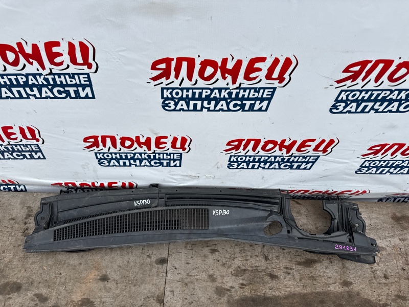 Решетка, жабо под дворники TOYOTA VITZ KSP130 1KR-FE (б/у)