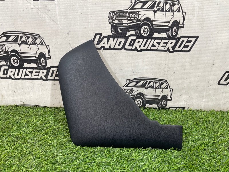 Накладка на торпеду TOYOTA LAND CRUISER UZJ200 2UZ-FE правая (б/у)