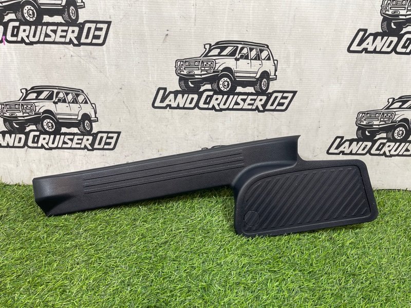 Накладка на порог TOYOTA LAND CRUISER UZJ200 2UZ-FE задняя правая (б/у)