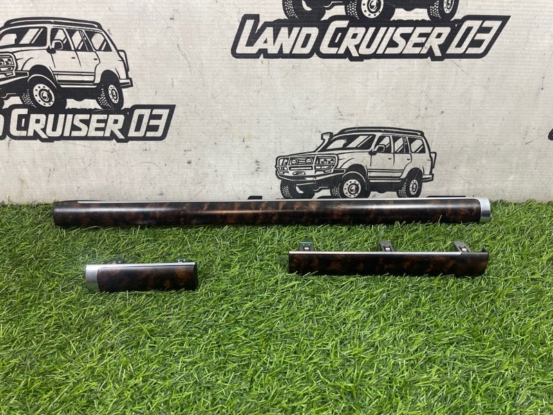 Накладка на панель декоративная TOYOTA LAND CRUISER UZJ200 2UZ-FE (б/у)