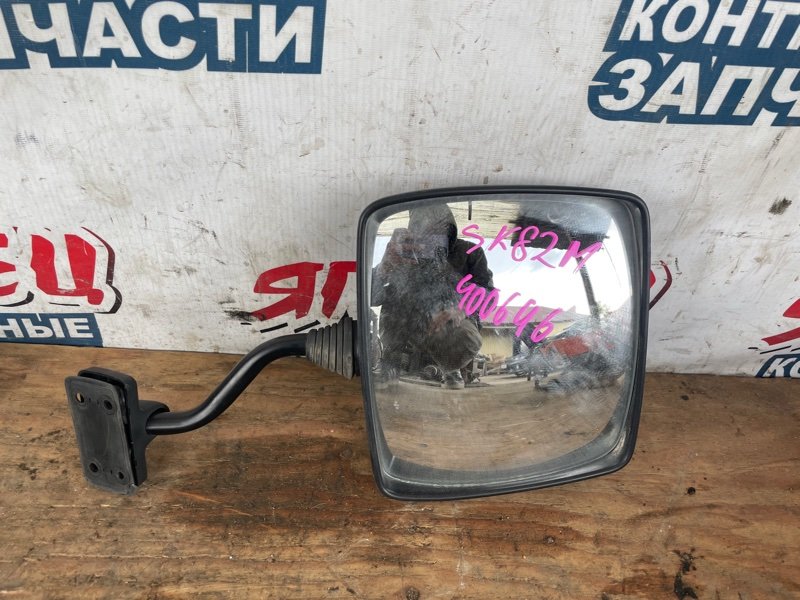 Зеркало с пятой двери MAZDA BONGO SK82M F8 (б/у)
