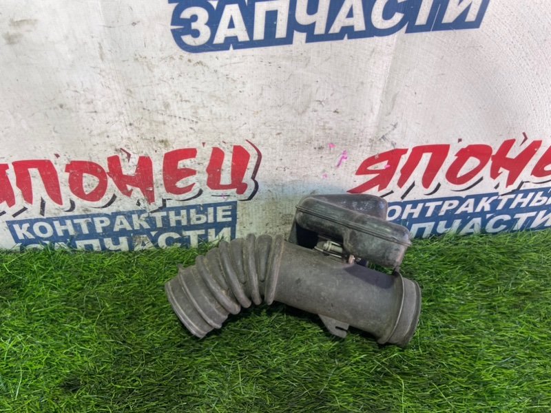 Патрубок воздушного фильтра TOYOTA COROLLA AE110 5A-FE (б/у)