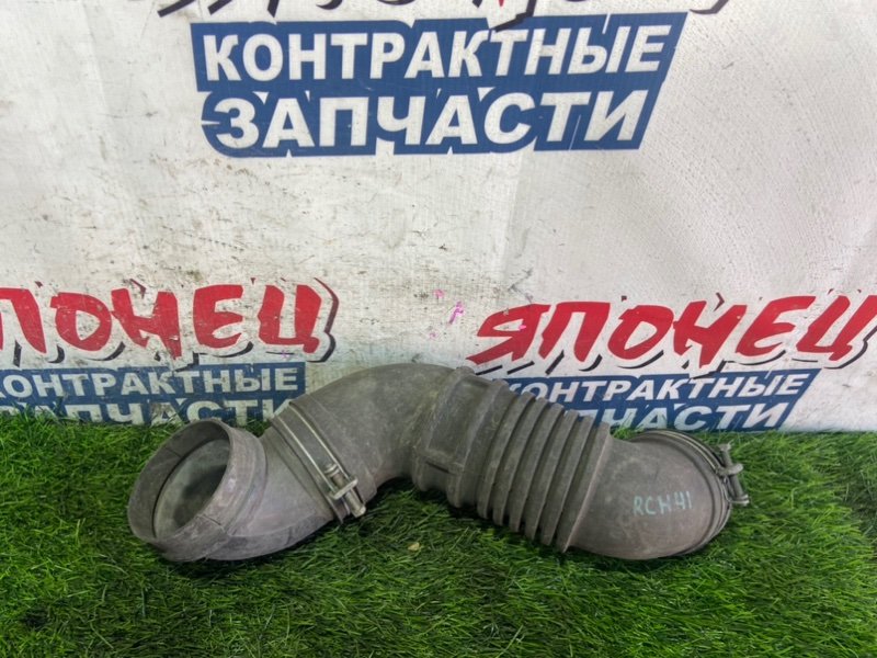 Патрубок воздушного фильтра TOYOTA HIACE REGIUS RCH41 3RZ-FE (б/у)