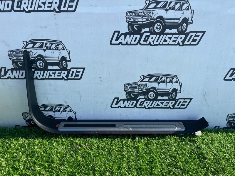 Накладка на порог TOYOTA LAND CRUISER UZJ200 2UZ-FE передняя левая (б/у)