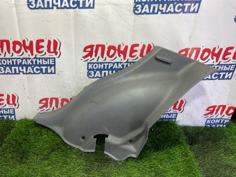 Накладка на стойку кузова TOYOTA HARRIER MCU15 1MZ-FE задняя правая (б/у)