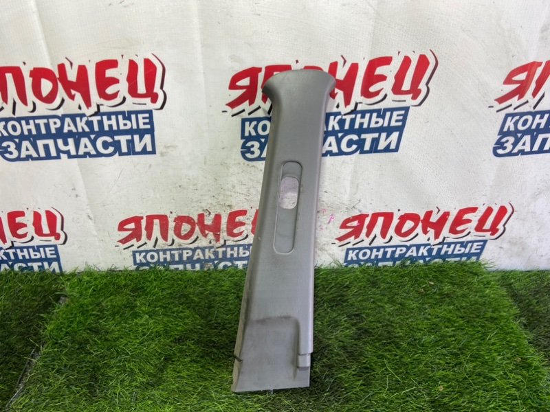 Накладка на стойку кузова TOYOTA HARRIER MCU15 1MZ-FE правая (б/у)