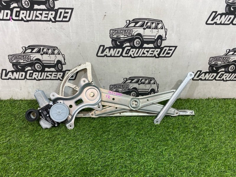 Стеклоподъемник TOYOTA LAND CRUISER UZJ200 2UZ-FE передний правый (б/у)