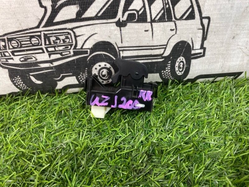 Кнопка стеклоподъемника TOYOTA LAND CRUISER UZJ200 2UZ-FE задняя правая (б/у)