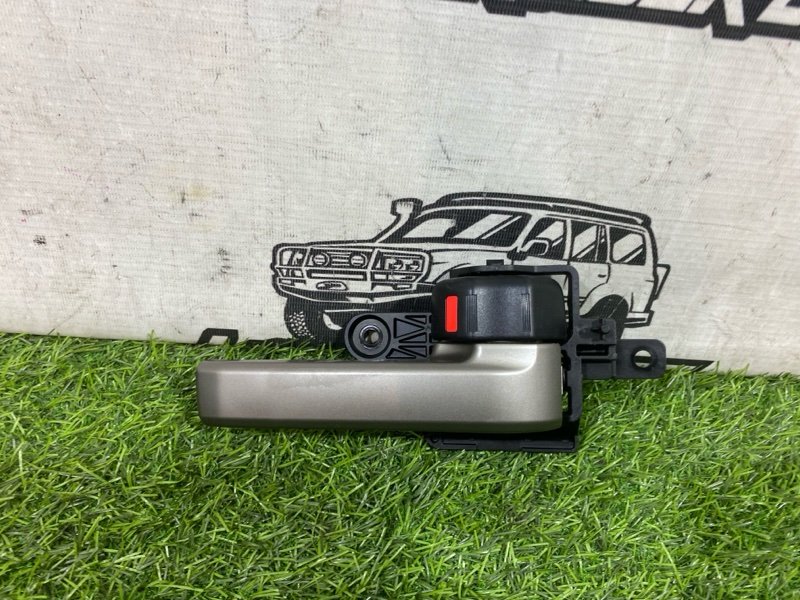 Ручка двери внутренняя TOYOTA LAND CRUISER UZJ200 2UZ-FE задняя правая (б/у)