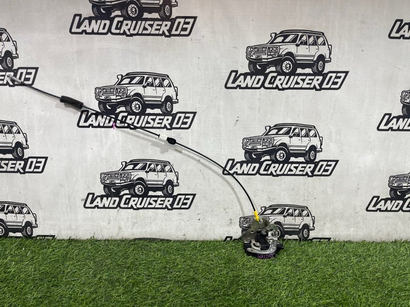 Замок багажника TOYOTA LAND CRUISER UZJ200 2UZ-FE левый (б/у)