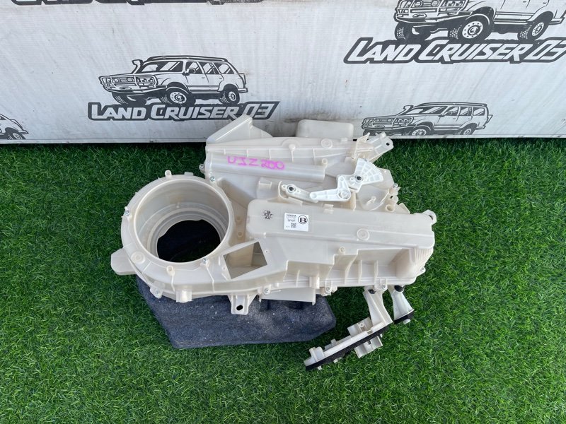 Корпус печки TOYOTA LAND CRUISER UZJ200 2UZ-FE задний (б/у) Корпус печки TOYOTA LAND CRUISER UZJ200 2UZ-FE задний (б/у)