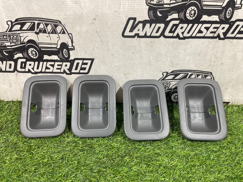 Крышка петли сиденья TOYOTA LAND CRUISER UZJ200 2UZ-FE (б/у)