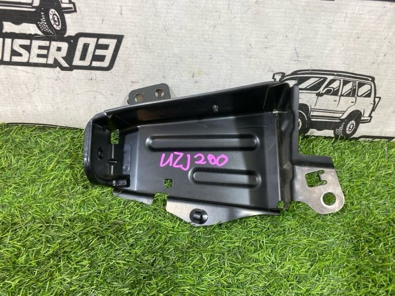 Крепление домкрата TOYOTA LAND CRUISER UZJ200 2UZ-FE (б/у) Крепление домкрата TOYOTA LAND CRUISER UZJ200 2UZ-FE (б/у)